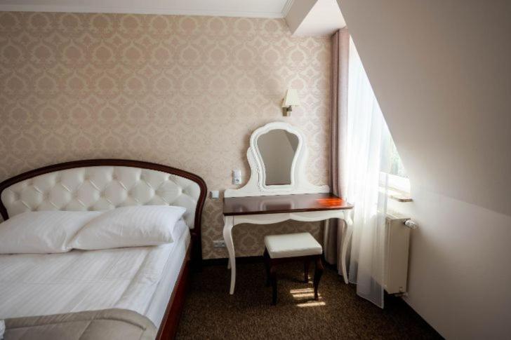 Hotel Palacowa Narol Eksteriør billede