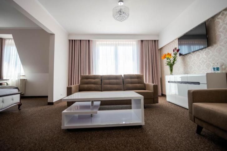 Hotel Palacowa Narol Eksteriør billede